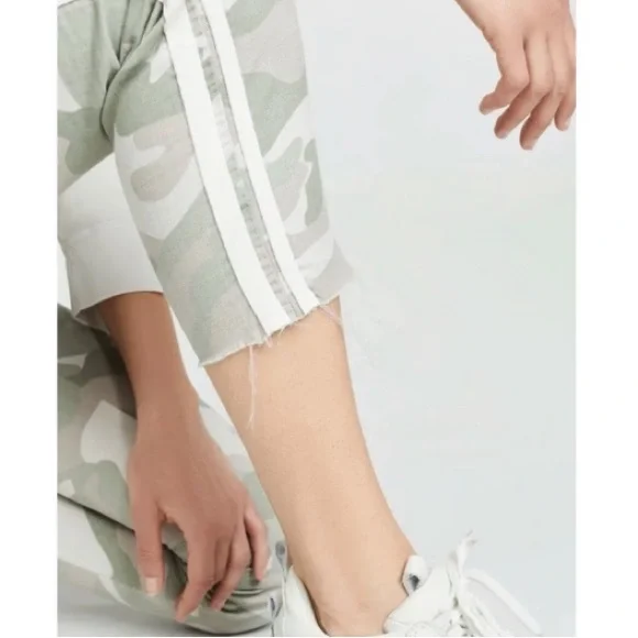 MOTHER The Shaker Chop Crop Fray Pants - Picture 7 of 12